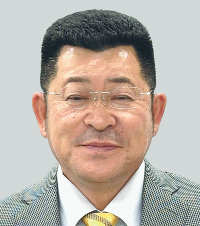 塚本泰英氏