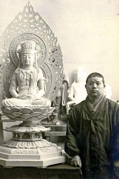 三木宗策＝１９４０年ごろ、東京都内の本人のアトリエで