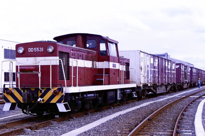 ＪＲ常磐線泉駅と小名浜間を運行する貨物車両。小名浜地区の活性化に向け、旅客営業の実施が検討されている（福島臨海鉄道提供）